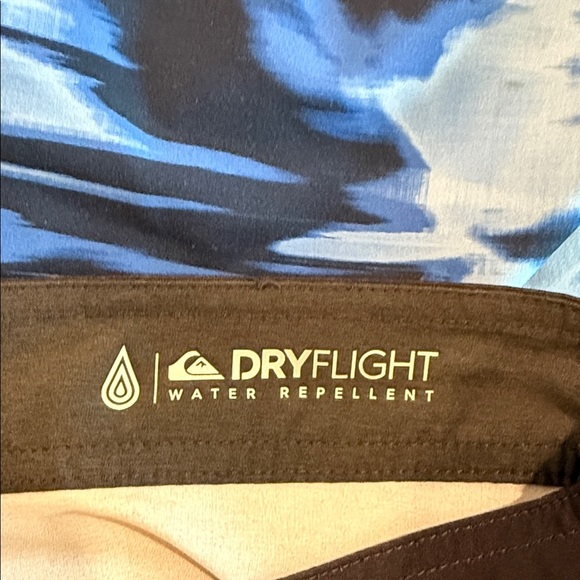 Quick Silver Board Shorts SZ 34” - Picture 9 of 10